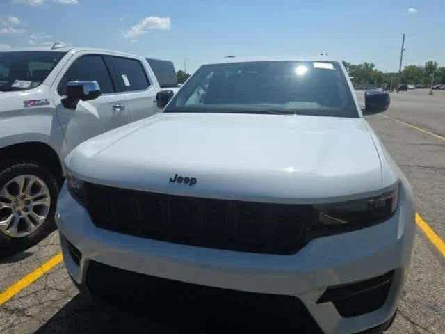 Used 2023 Bright White Clearcoat Jeep Limited image 3