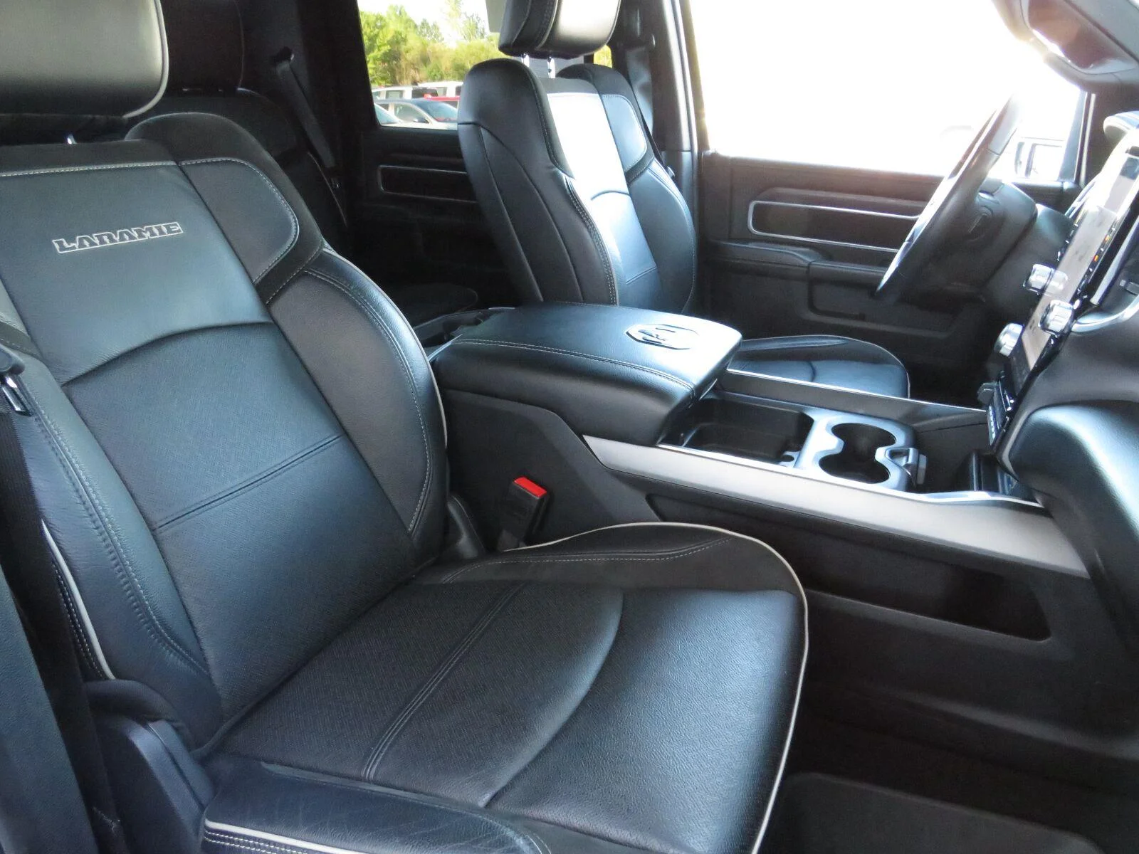 Used 2023 Diamond Black Crystal Pearlcoat Ram Laramie image 25