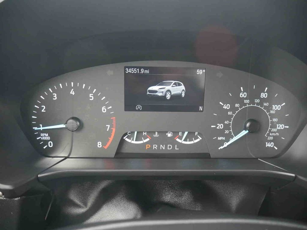 Used 2022 Red Ford SE image 31