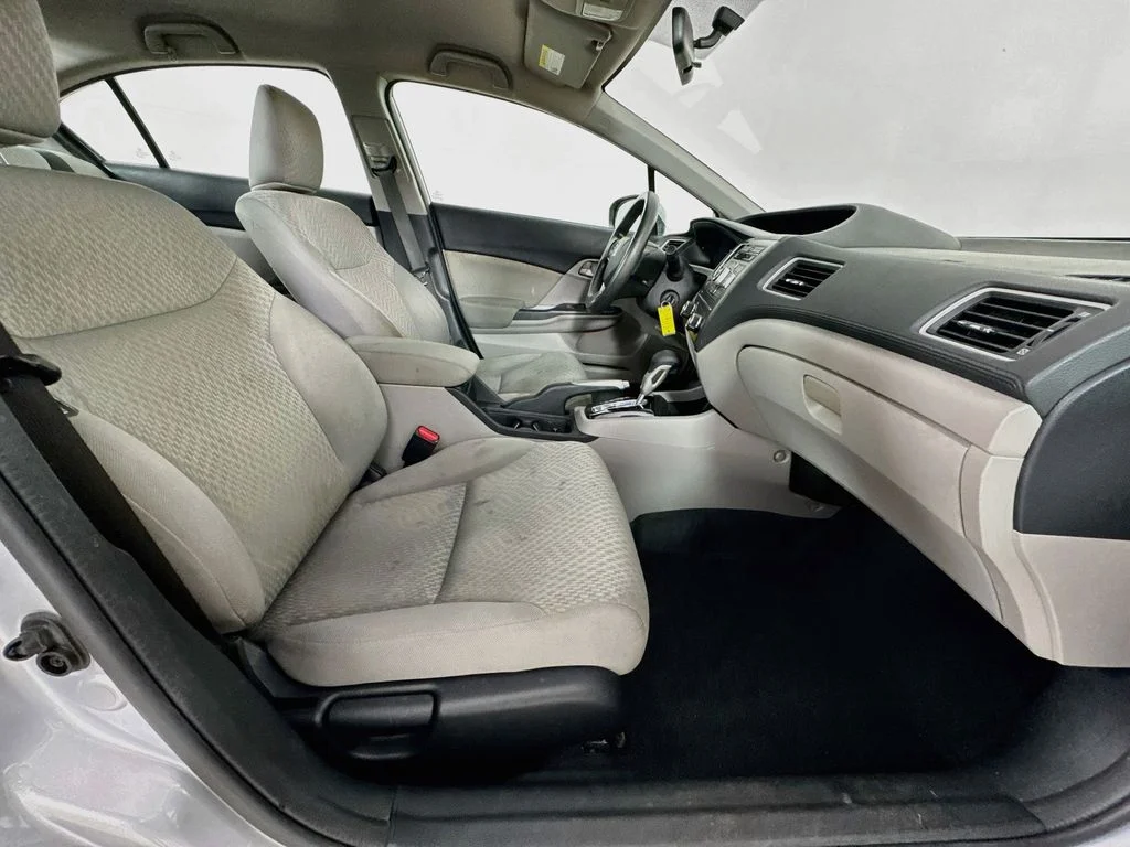 Used 2014 Alabaster Silver Metallic Honda LX image 31