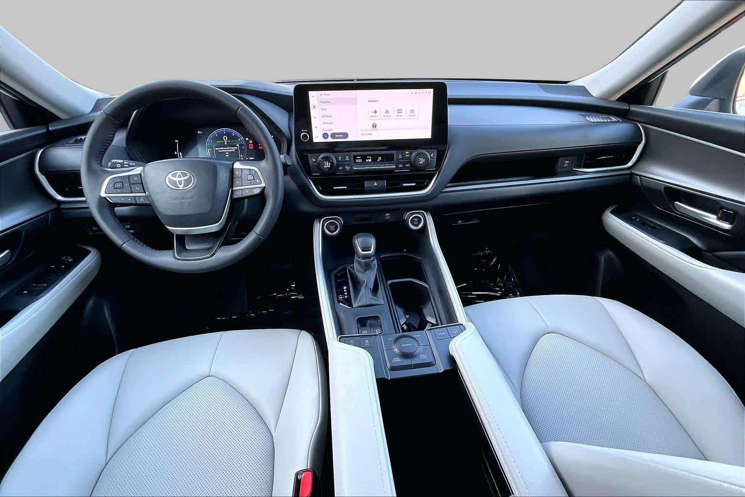 Used 2024 Wind Chill Pearl Toyota XLE image 15