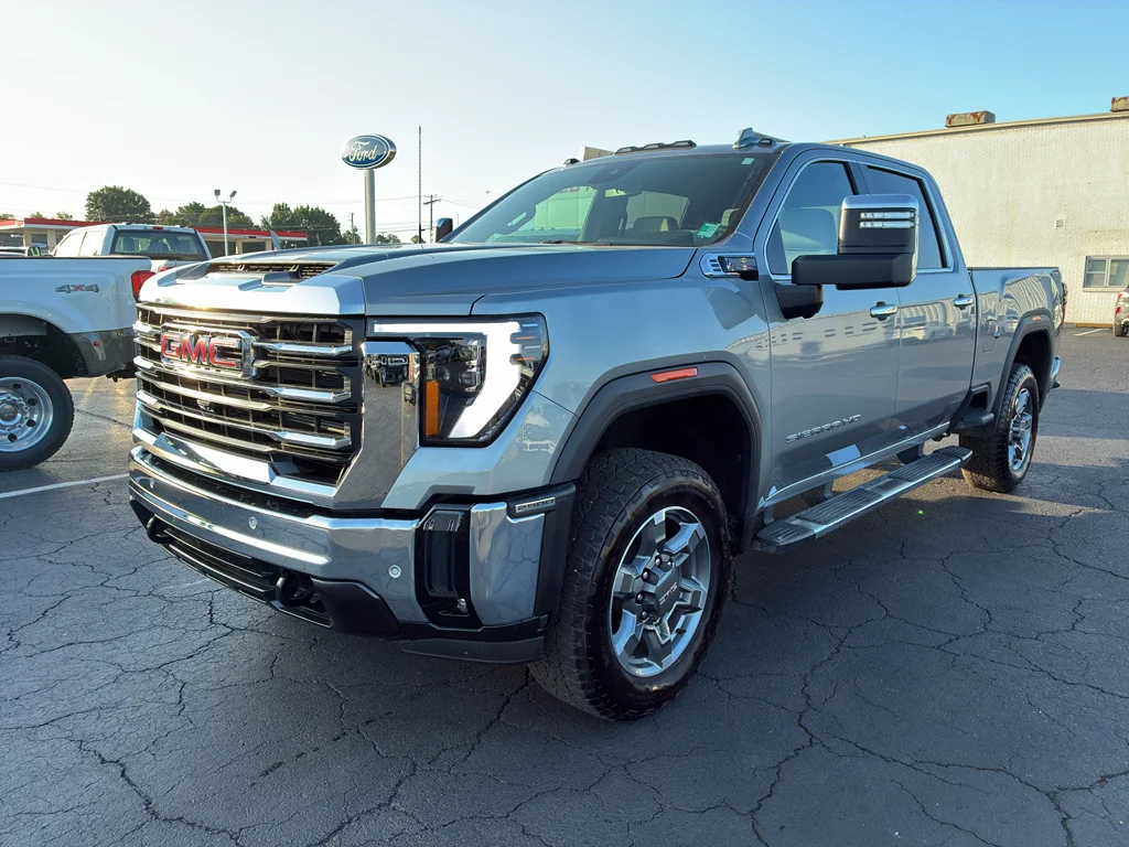 Used 2025 Sterling GMC SLT image 1