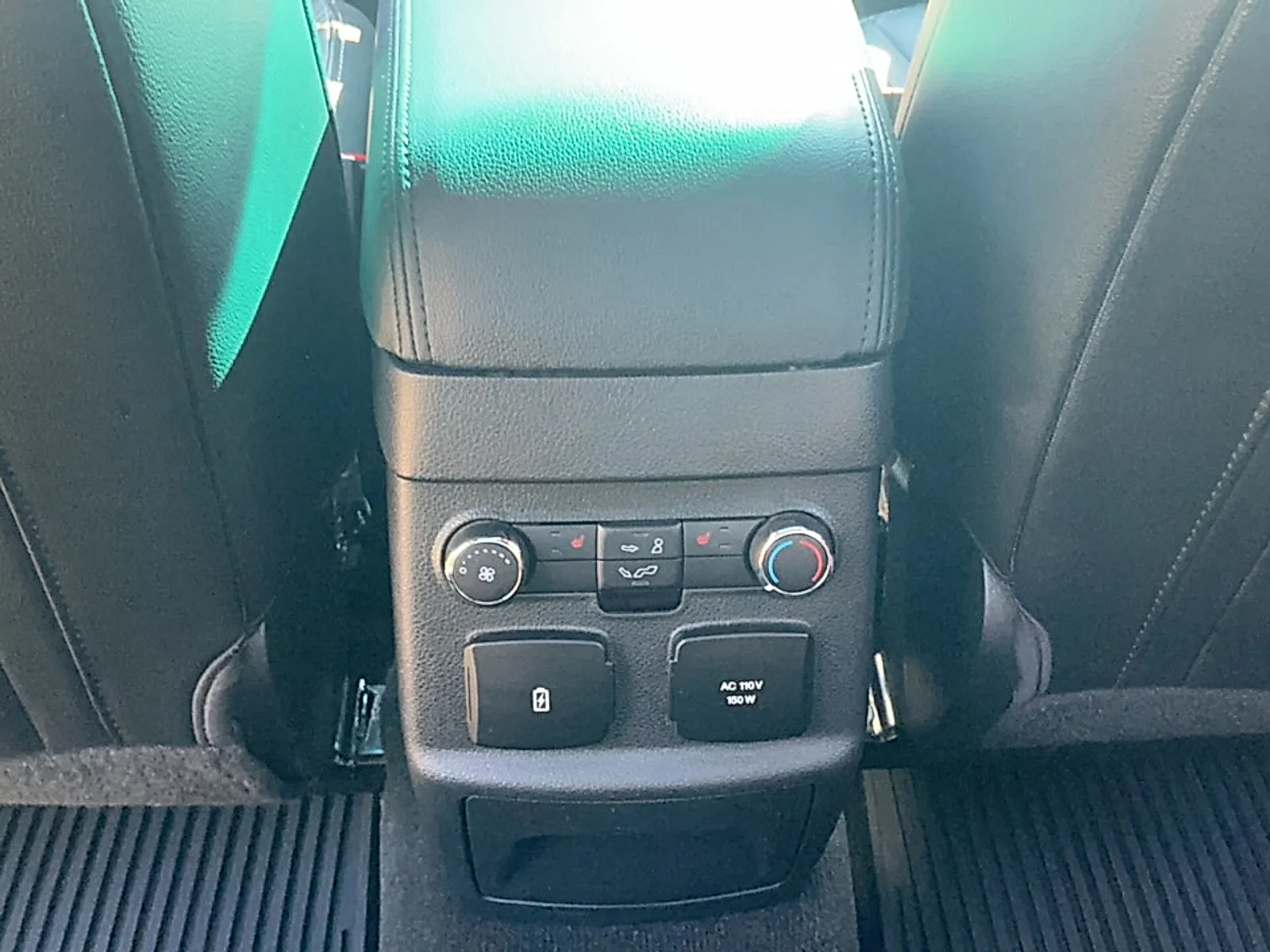 Used 2016  Ford Limited image 17