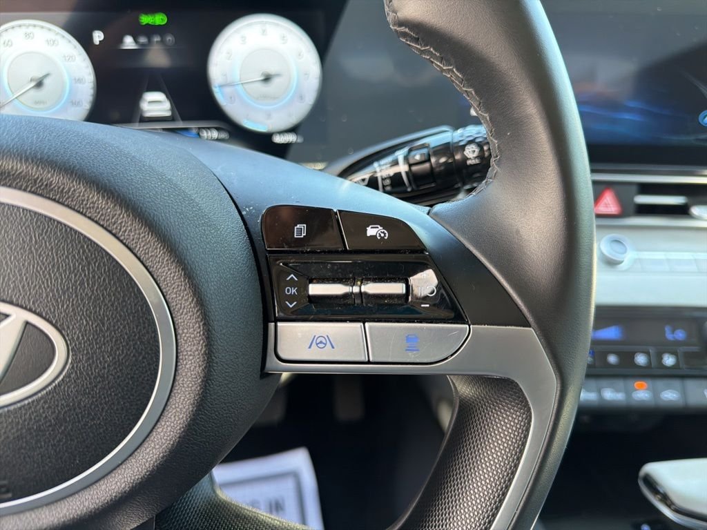 2025 Hyundai Elantra Limited - Photo 28