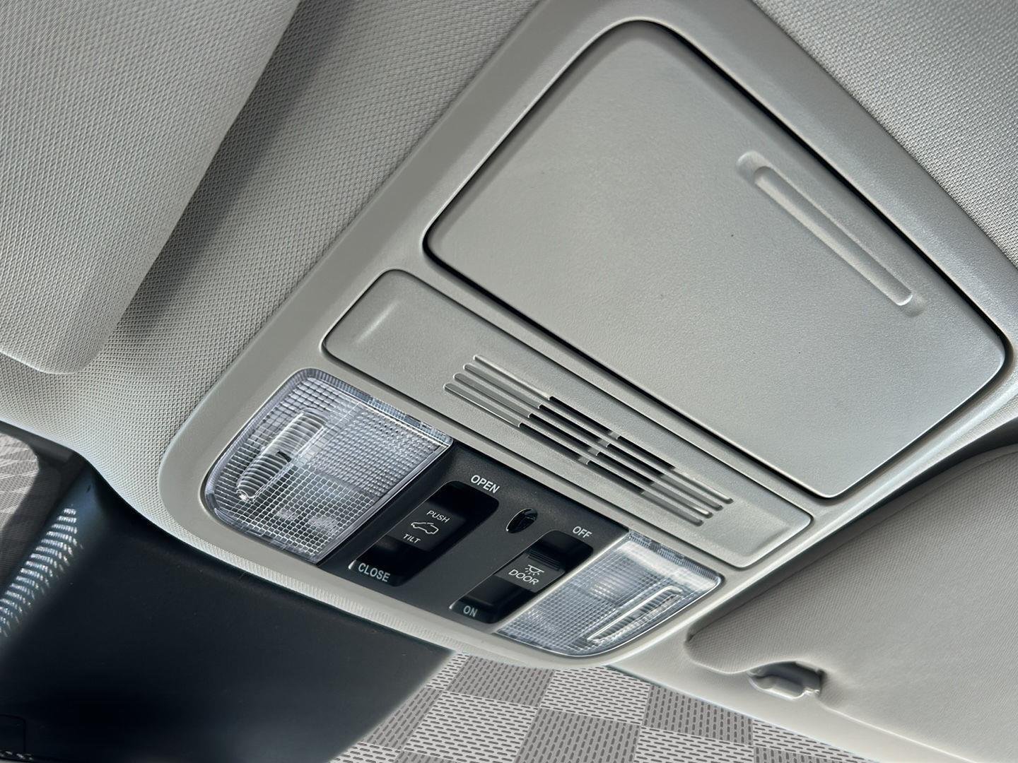 New 2026 Solar Silver Metallic Honda Touring image 9