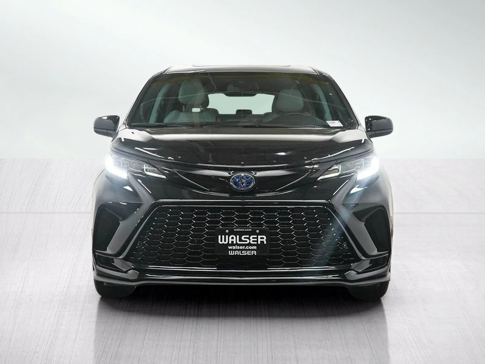 Used 2025  Toyota  image 8