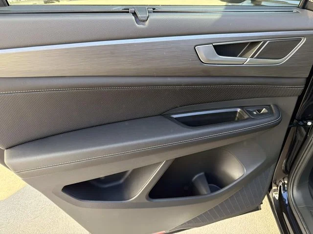 New 2026 Black Volkswagen 2.0T SE w/Technology image 9