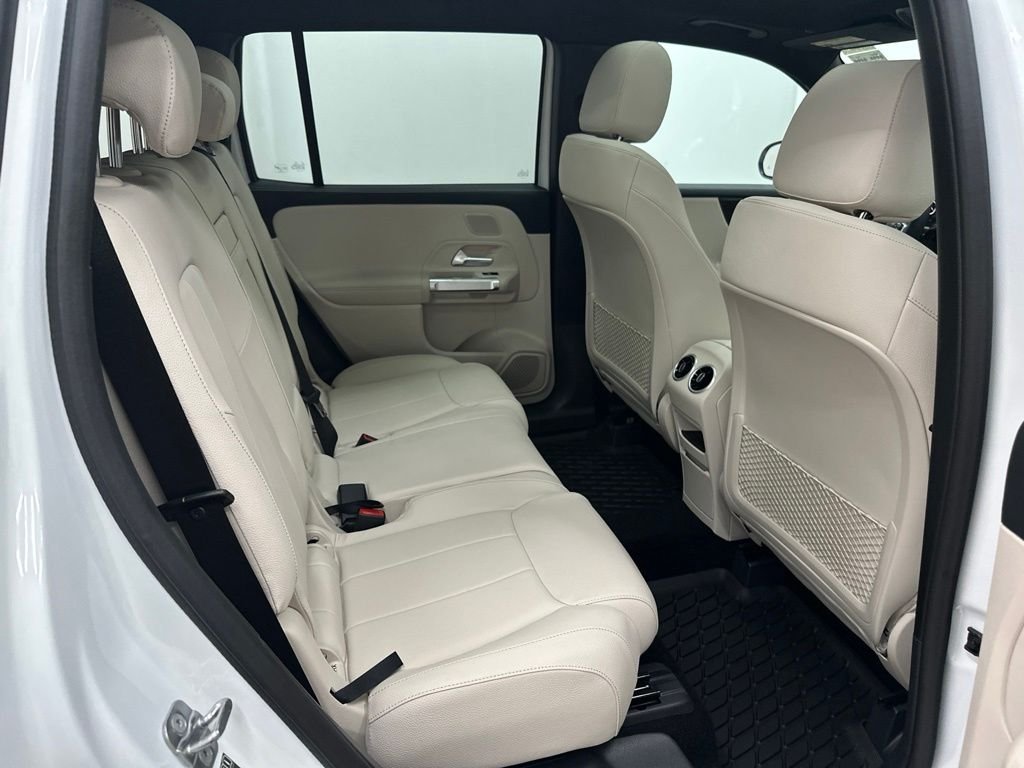 New 2026 Polar White Mercedes-Benz GLB 250 image 25
