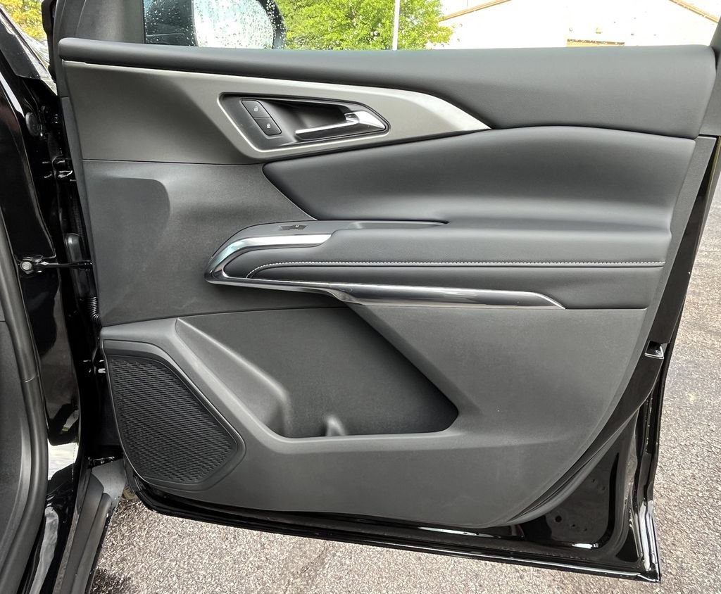 2027 Chevrolet Traverse LT - Photo 18