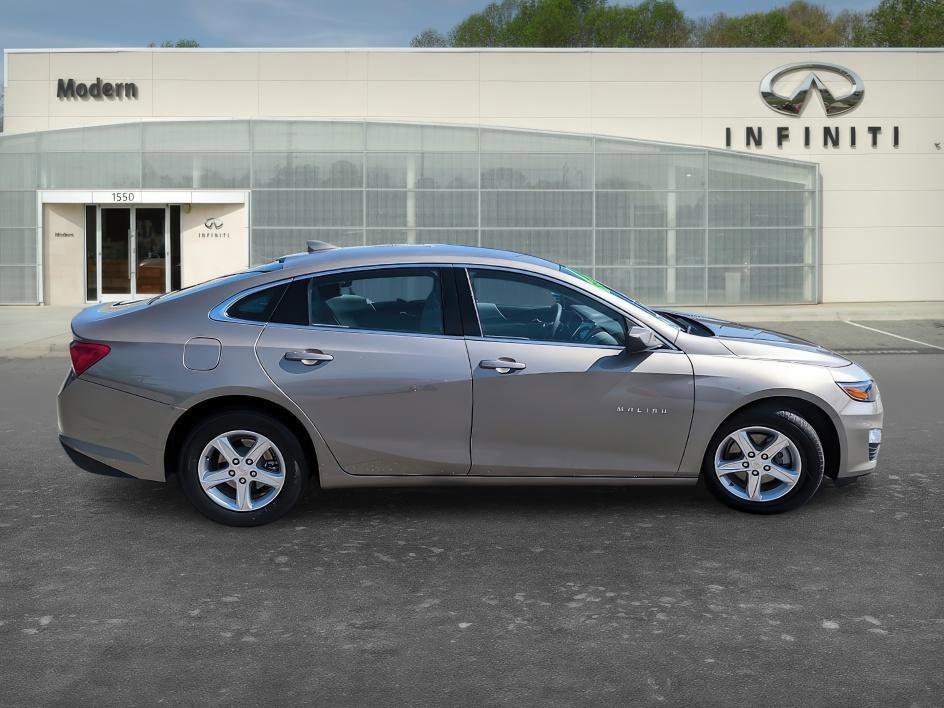 Used 2024 Mineral Gray Metallic Chevrolet LT image 3