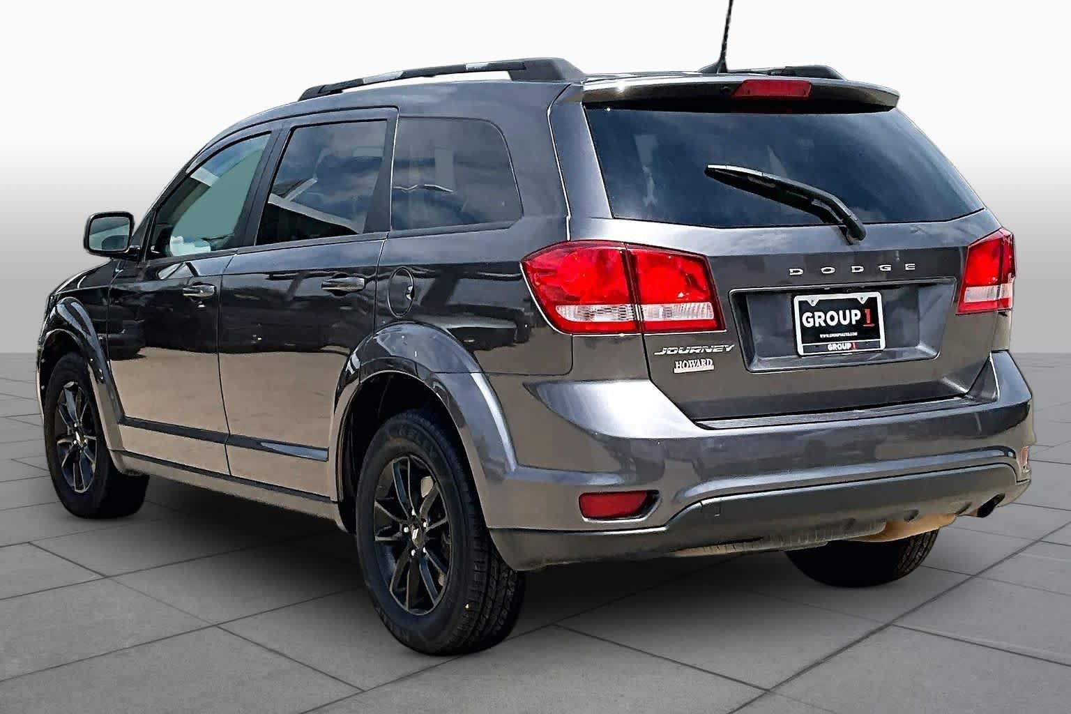 Used 2019 Granite Pearlcoat Dodge SE image 11
