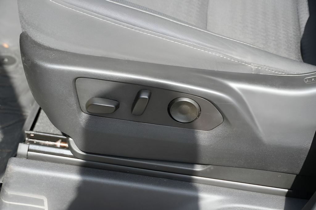 Used 2024 Summit White Chevrolet RST image 21