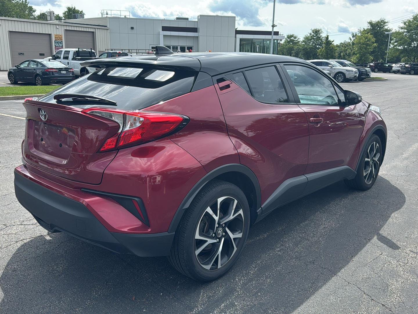 Used 2019 Ruby Flare Pearl w/Black Roof Toyota XLE image 4