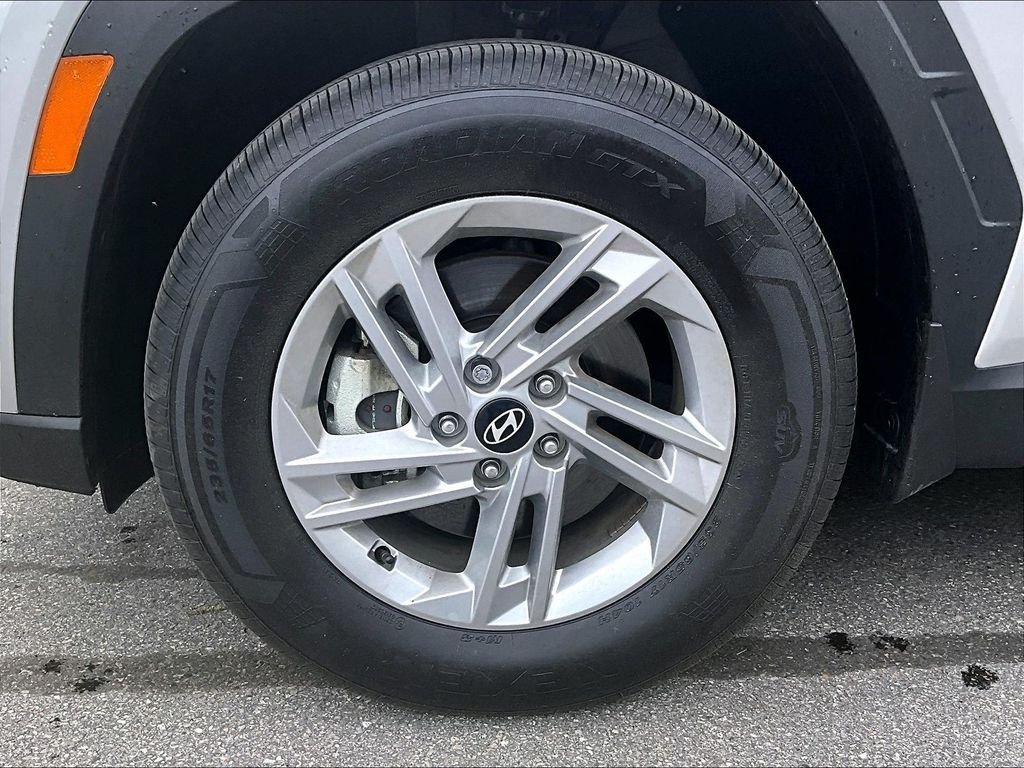 Used 2025 Shimmering Silver Hyundai SE image 7