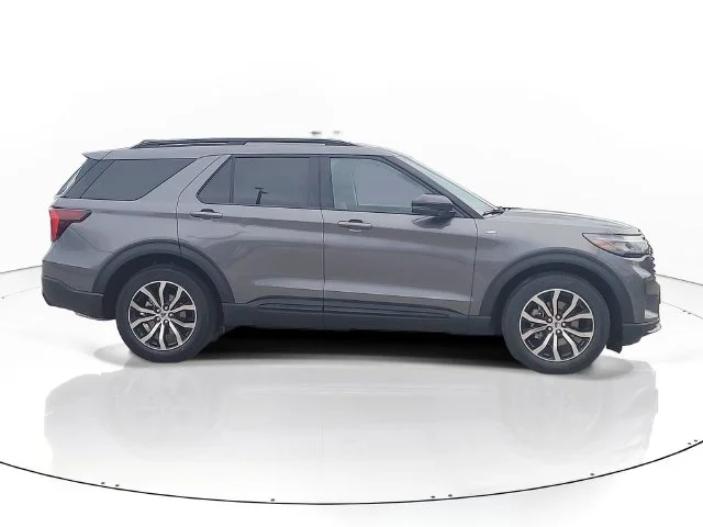 New 2027 Gray Metallic Ford ST-Line image 4