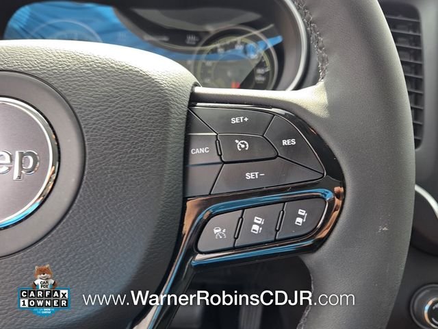 Used 2023 White Jeep Altitude image 28