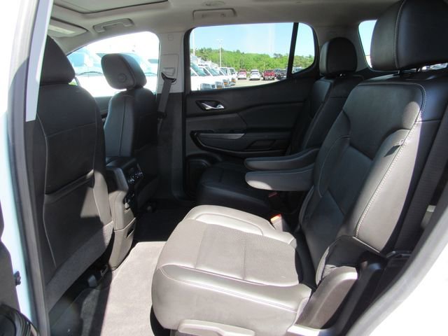 Used 2023 White Frost Tricoat GMC SLT image 27