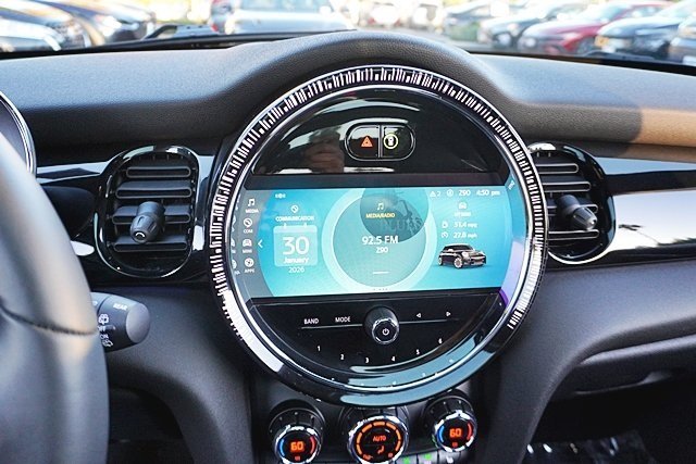 Used 2023  MINI Base image 23