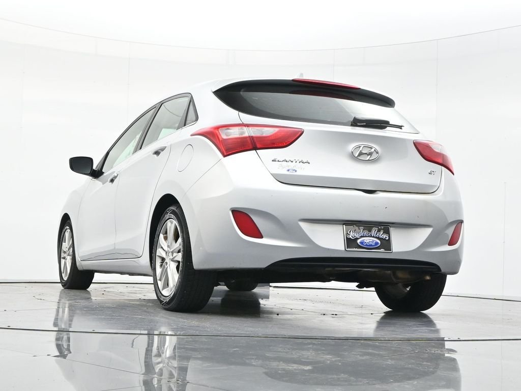 Used 2013 Shimmering Silver Metallic Hyundai Base image 49