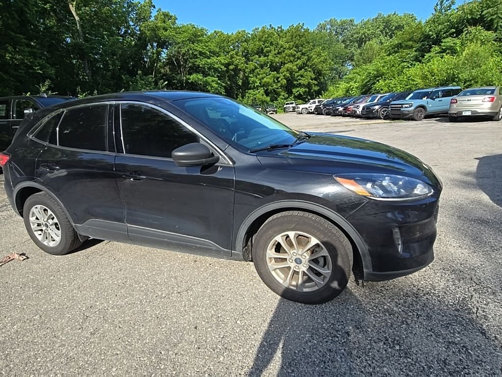 Used 2022 Black Ford SE image 10