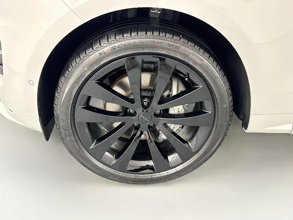 New 2026 Borasco Grey Land Rover Dynamic SE image 33