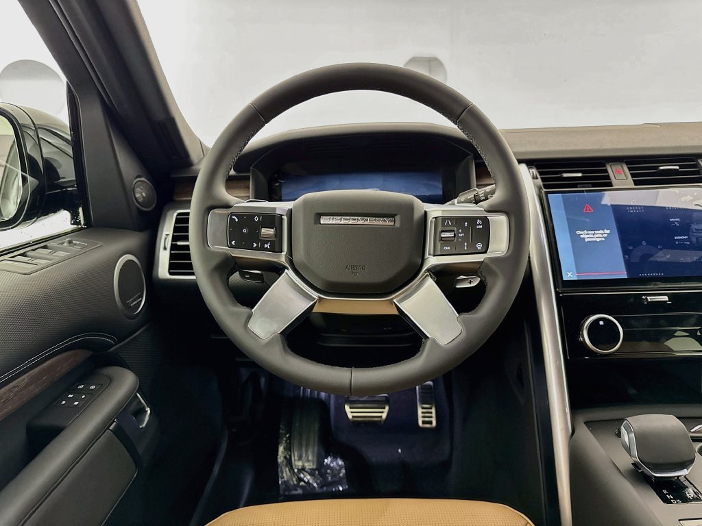 New 2026 Santorini Black Land Rover Dynamic SE image 23