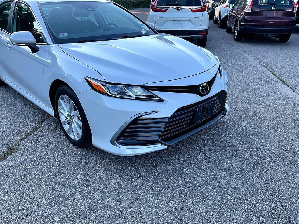 Used 2022 White Toyota LE image 8
