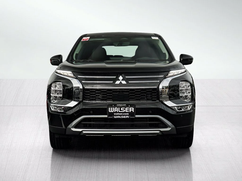 New 2026 Labrador Black Pearl Mitsubishi SE S-AWC image 2