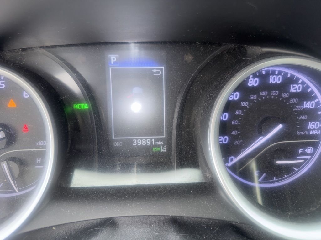 Used 2022 Red Toyota LE image 11