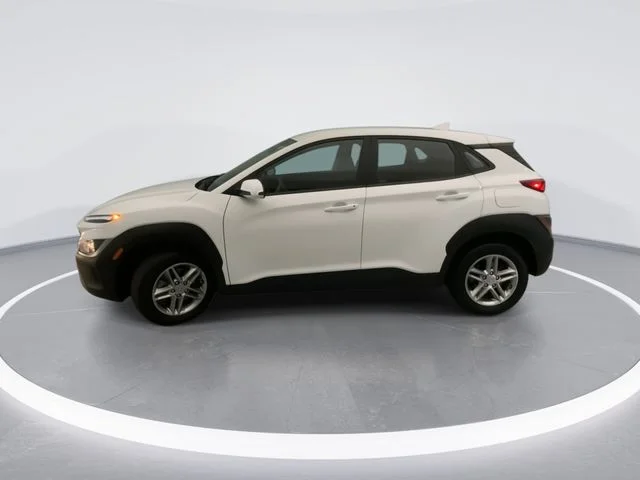 Used 2023 White Hyundai SE image 9