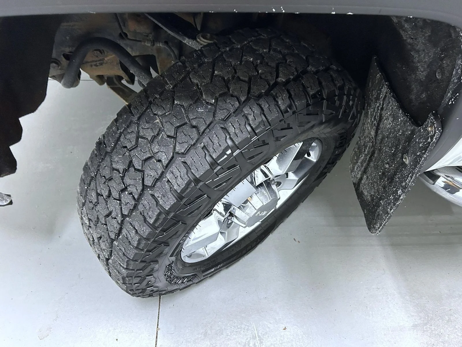 Used 2016 White GMC SLT image 23