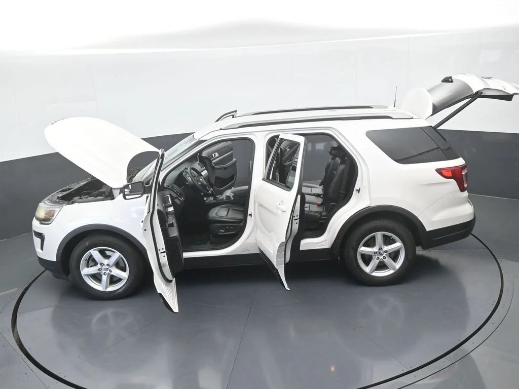 Used 2018 White Platinum Clearcoat Metallic Ford XLT image 67