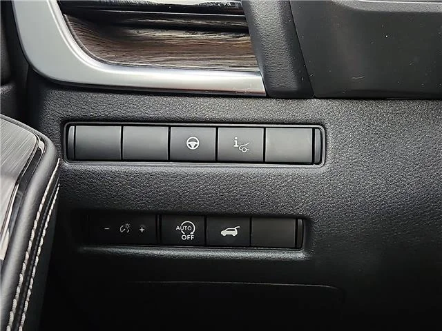 Used 2024 Everest White Pearl Nissan Platinum image 18