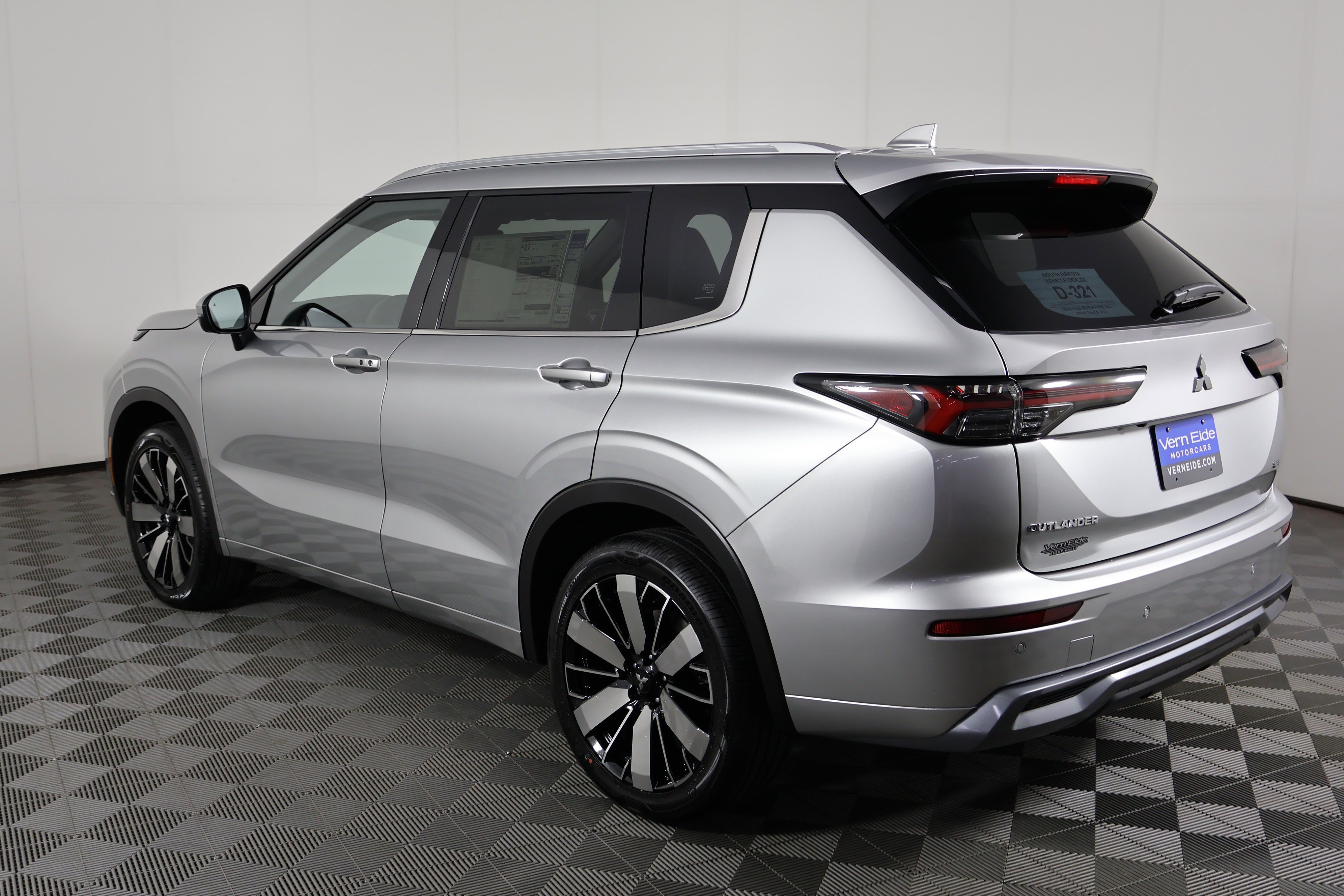 2026 Mitsubishi Outlander SEL - Photo 8