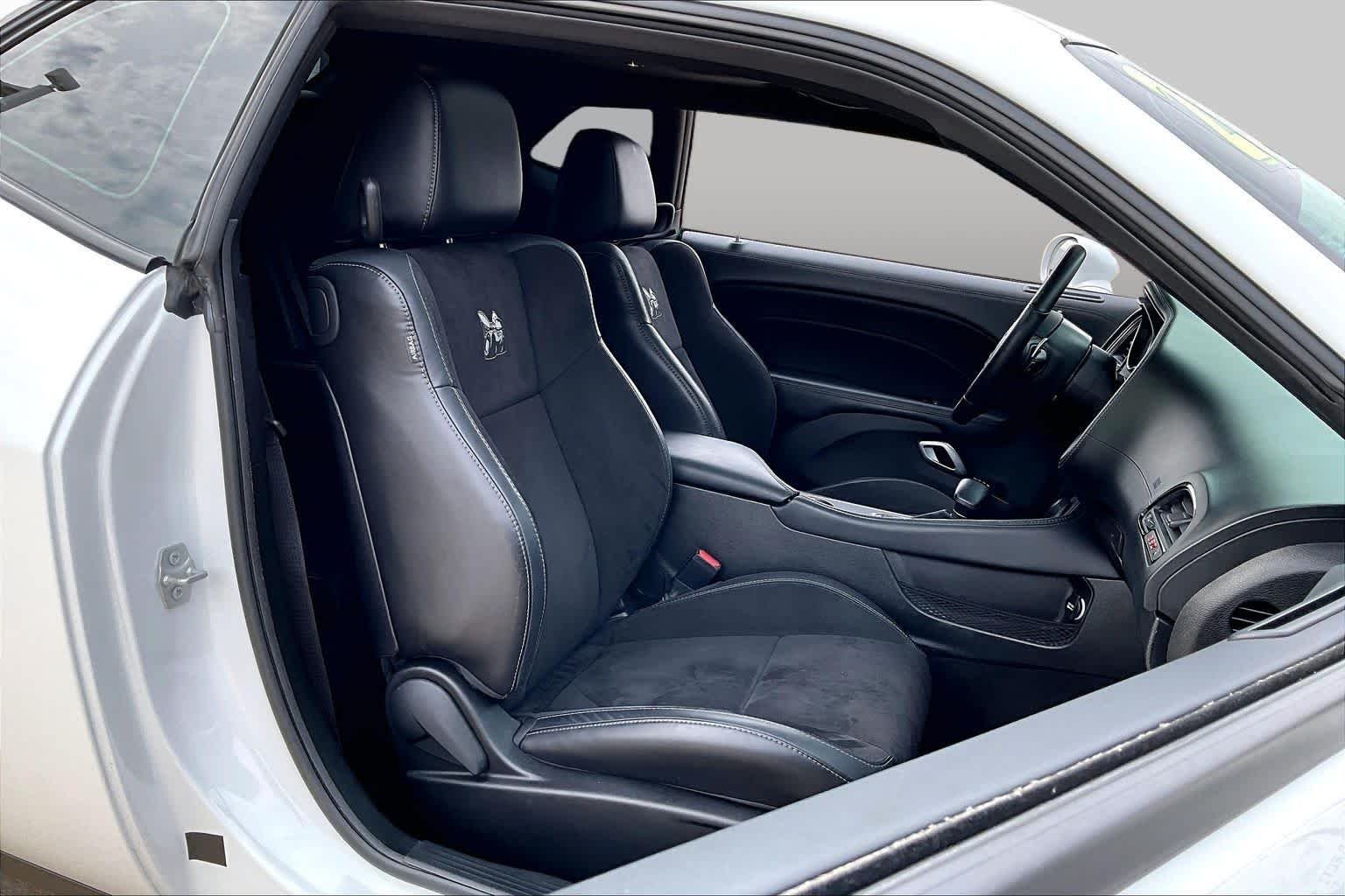 Used 2023 White Knuckle Clearcoat Dodge R/T Scat Pack image 9