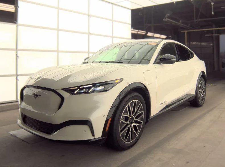 Used 2024 White Metallic Ford Premium image 3