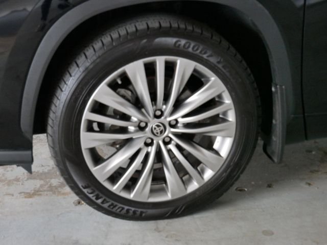 Used 2021 Midnight Black Metallic Toyota Platinum image 4