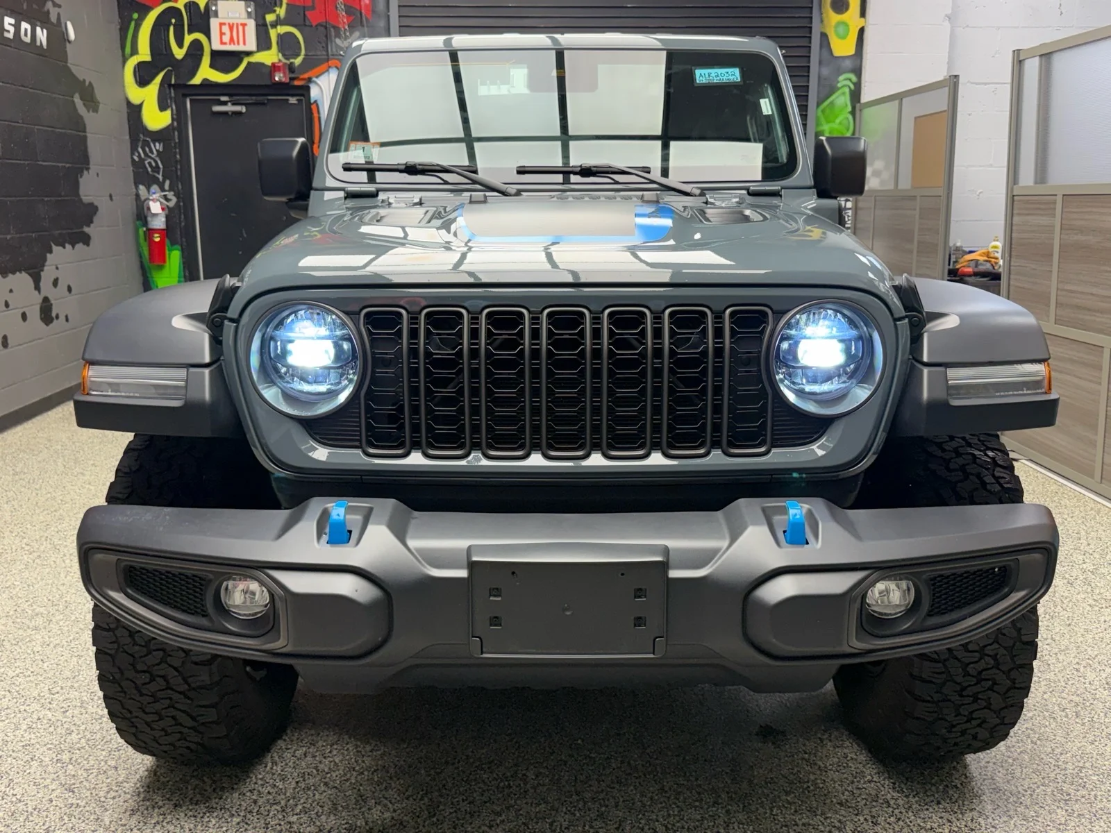 Used 2024 Anvil Clear Coat (pds) Jeep Rubicon 4xe image 2
