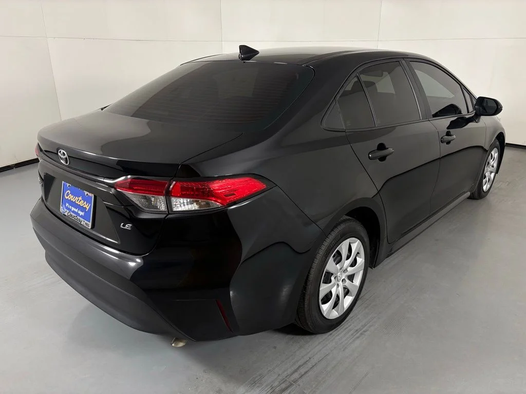 2025 Toyota Corolla LE - Photo 8