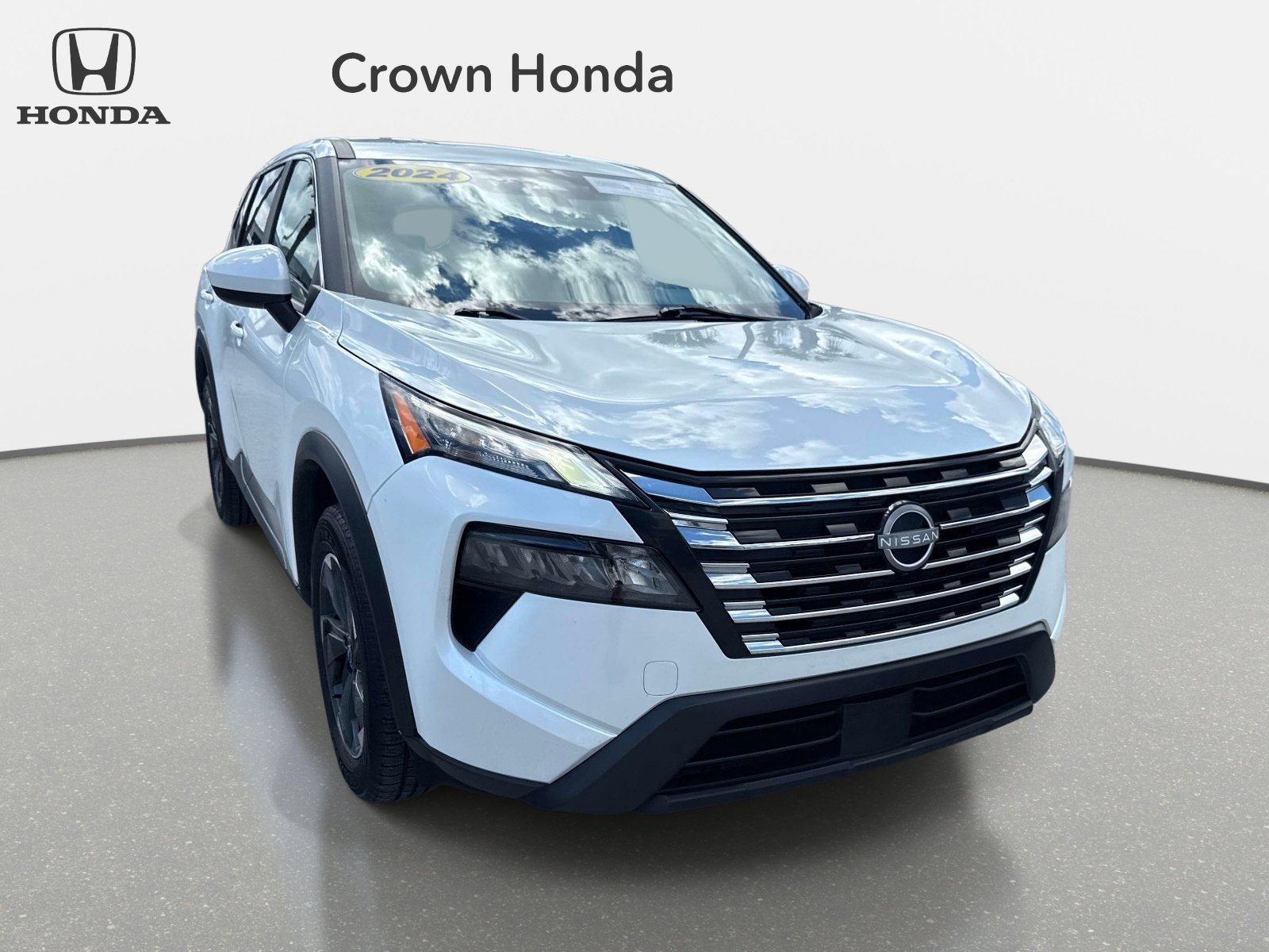 Used 2024 Everest White Pearl Nissan SV image 7