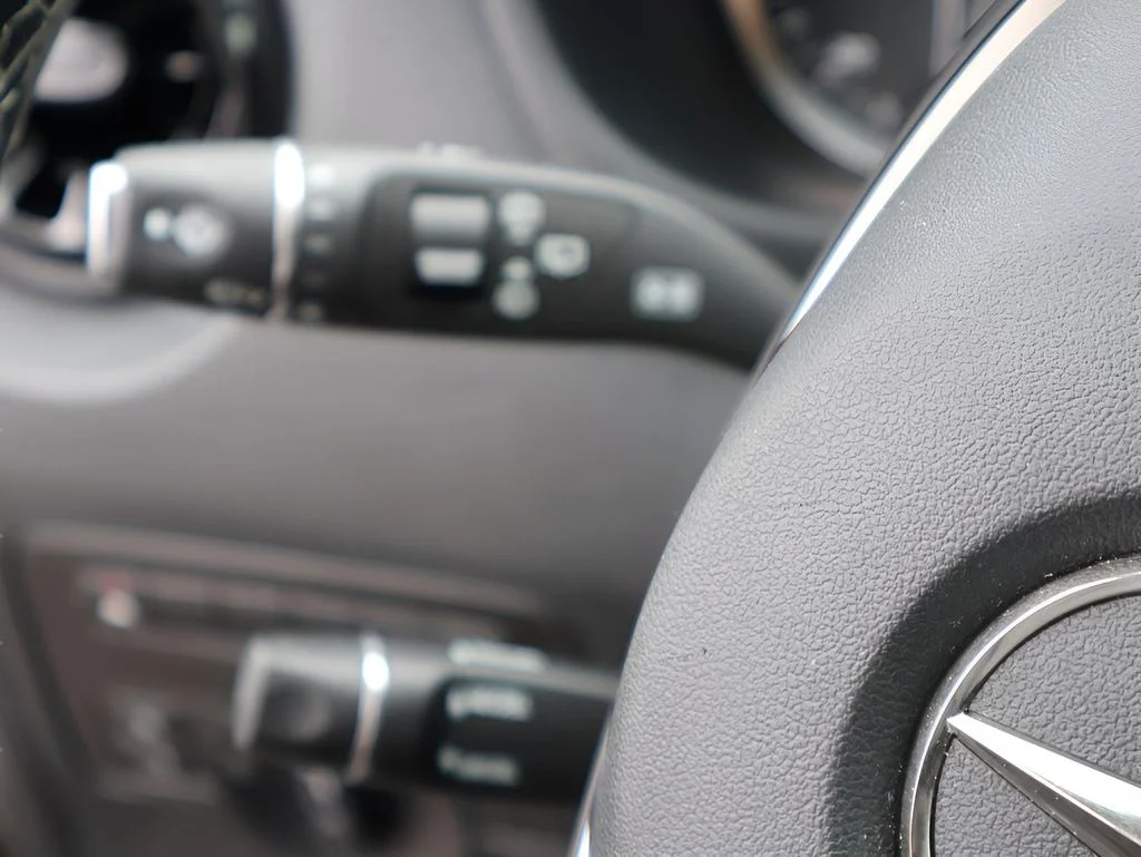 Used 2023  Mercedes-Benz Passenger image 32