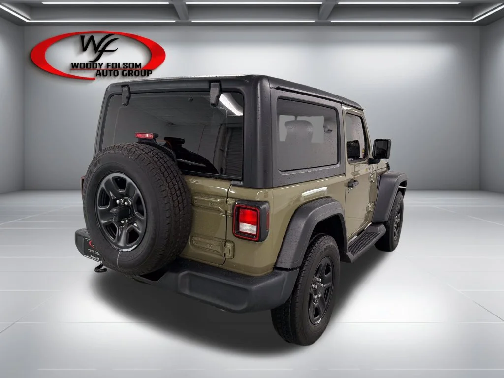 Used 2025  Jeep Sport image 6