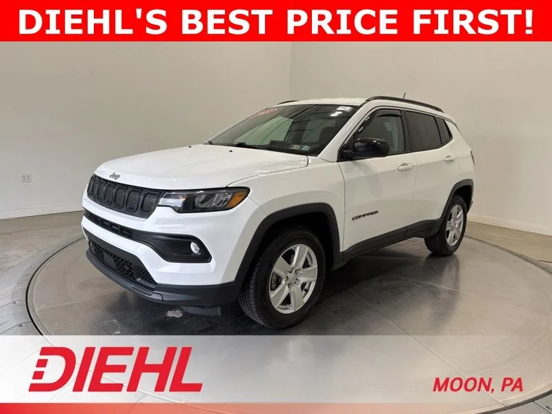 Used 2022 White Jeep Latitude image 3