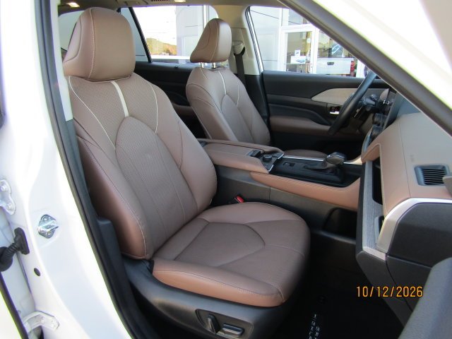 Certified Used 2024 Pearl Toyota Platinum image 31