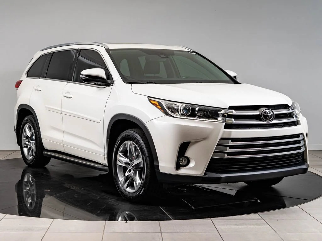 Used 2017 Blizzard Pearl Toyota Limited image 12