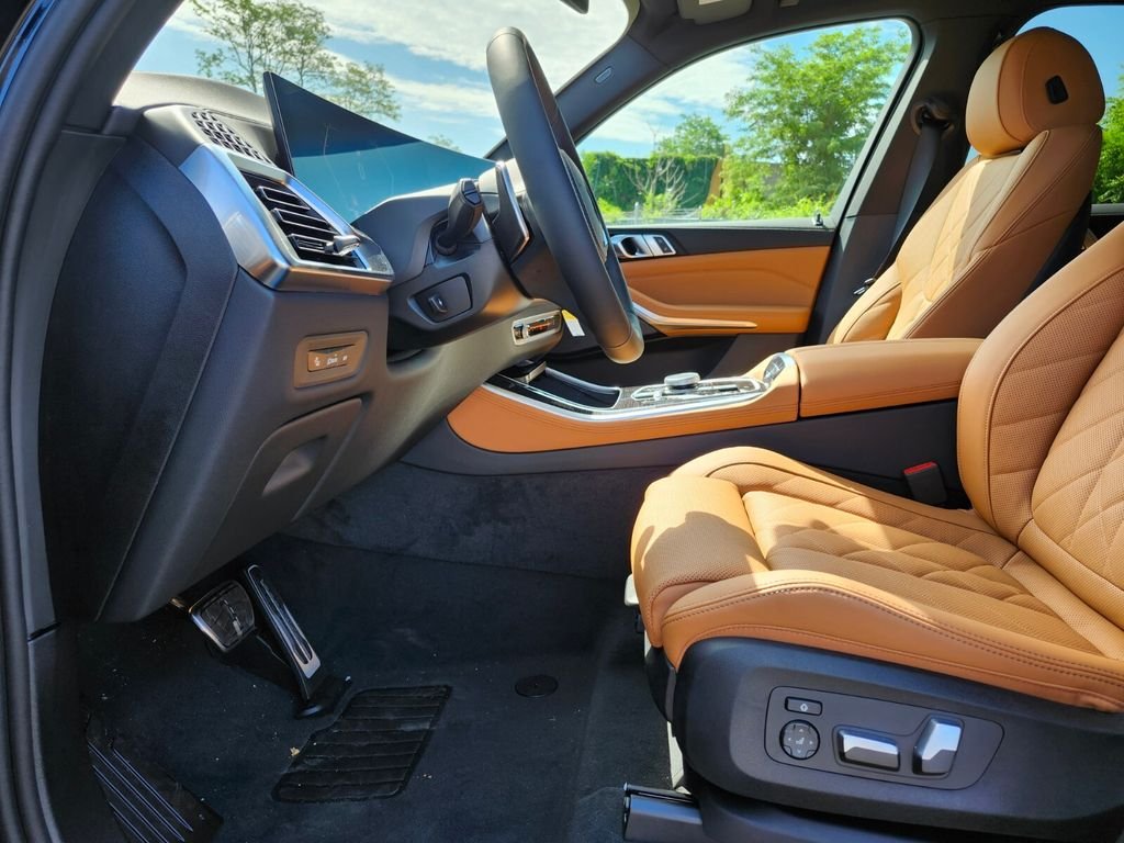 New 2026 Black BMW xDrive40i image 18