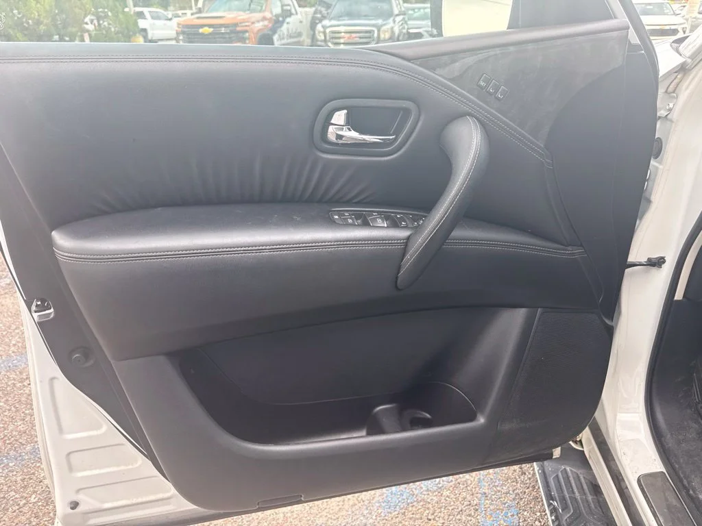 Used 2022 White Nissan Platinum image 9