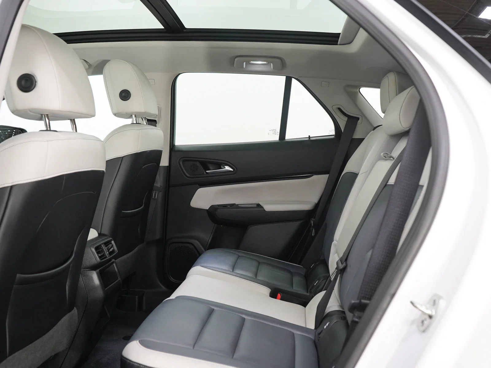 Used 2025 Snowfall Pearl Honda Touring image 15