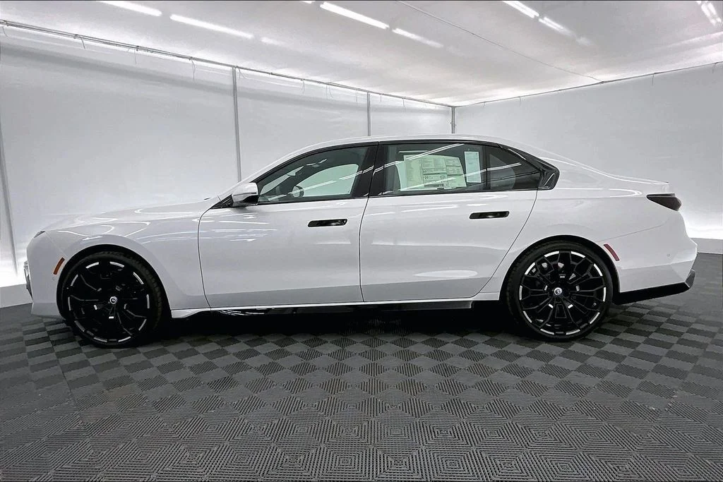 New 2025 BMW 7 Series 760i xDrive 4D Sedan in Minnetonka #SCV65814