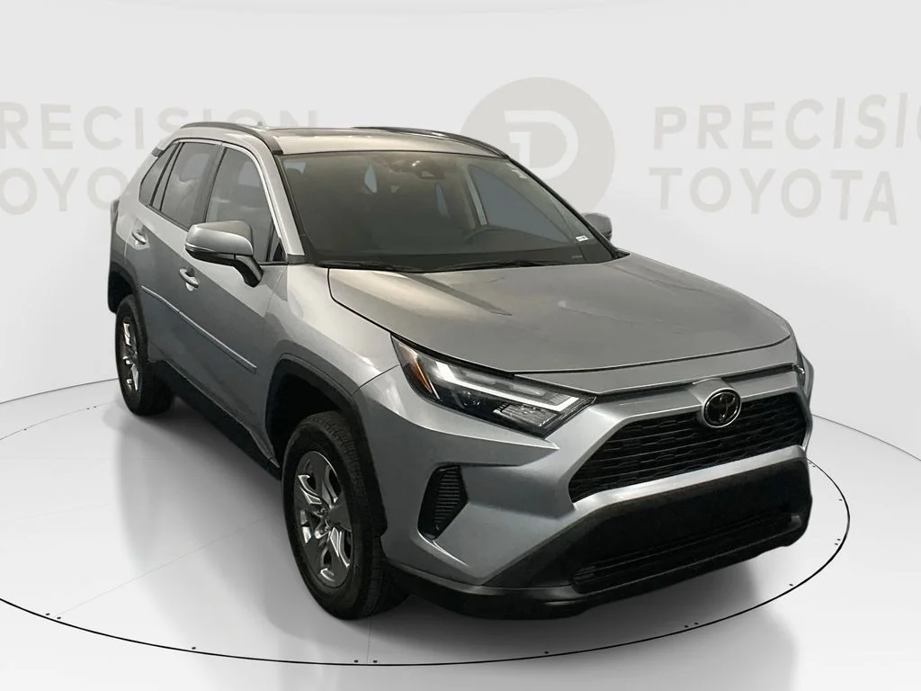 2023 Toyota RAV4 XLE FWD's photo